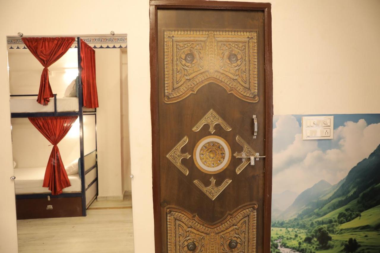 Hostel Funky Bunky Udaipur Bagian luar foto