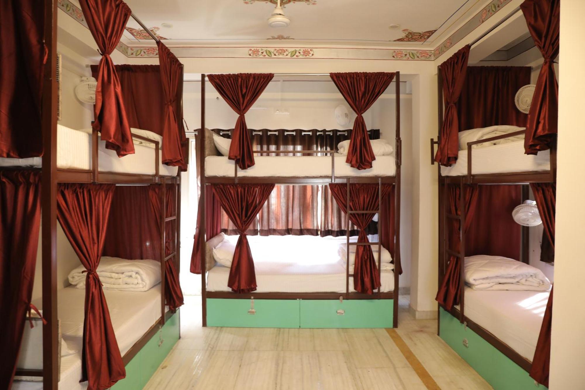 Hostel Funky Bunky Udaipur Bagian luar foto