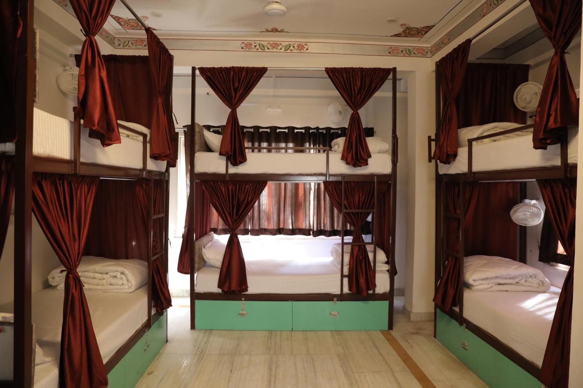 Hostel Funky Bunky Udaipur Bagian luar foto