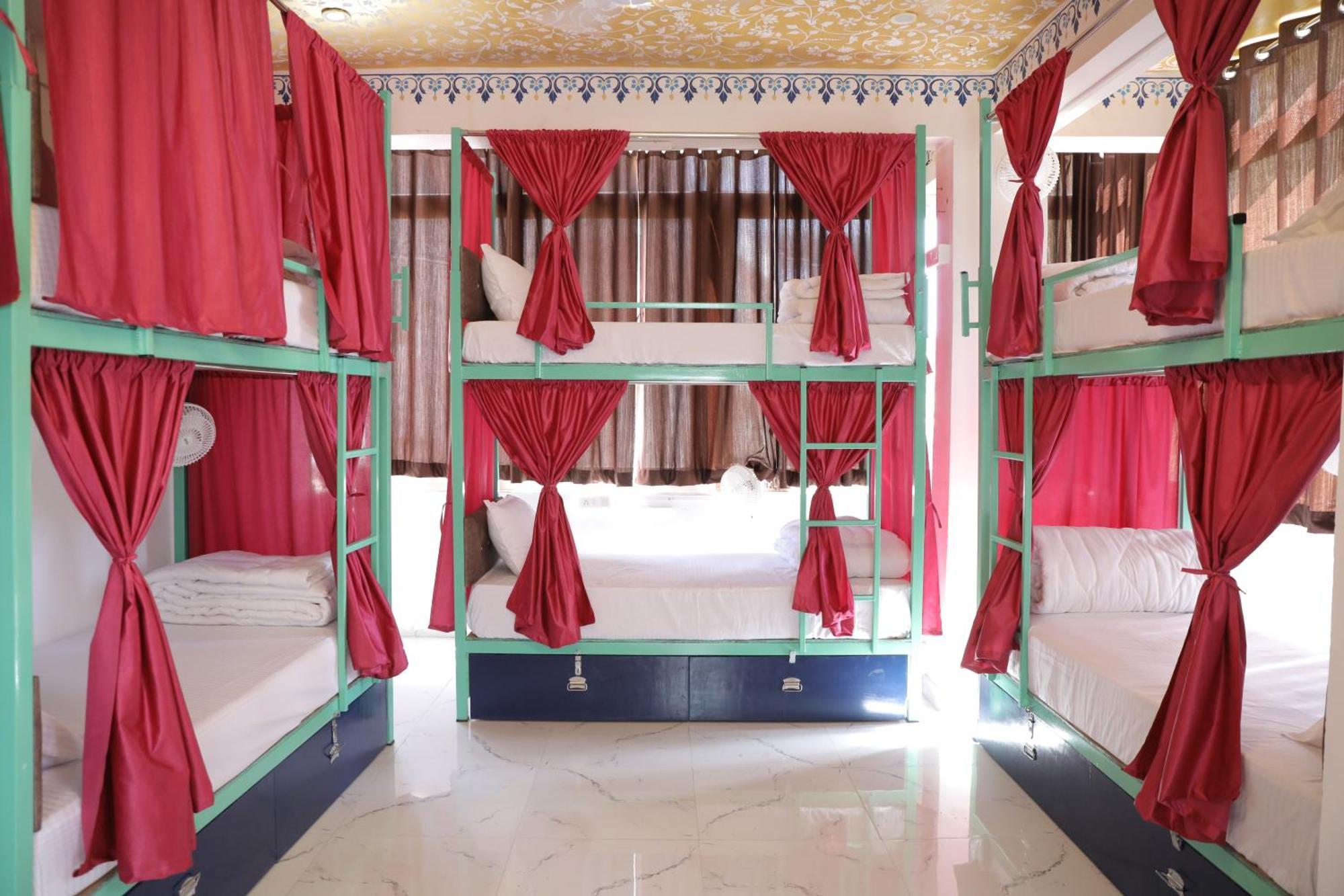 Hostel Funky Bunky Udaipur Bagian luar foto