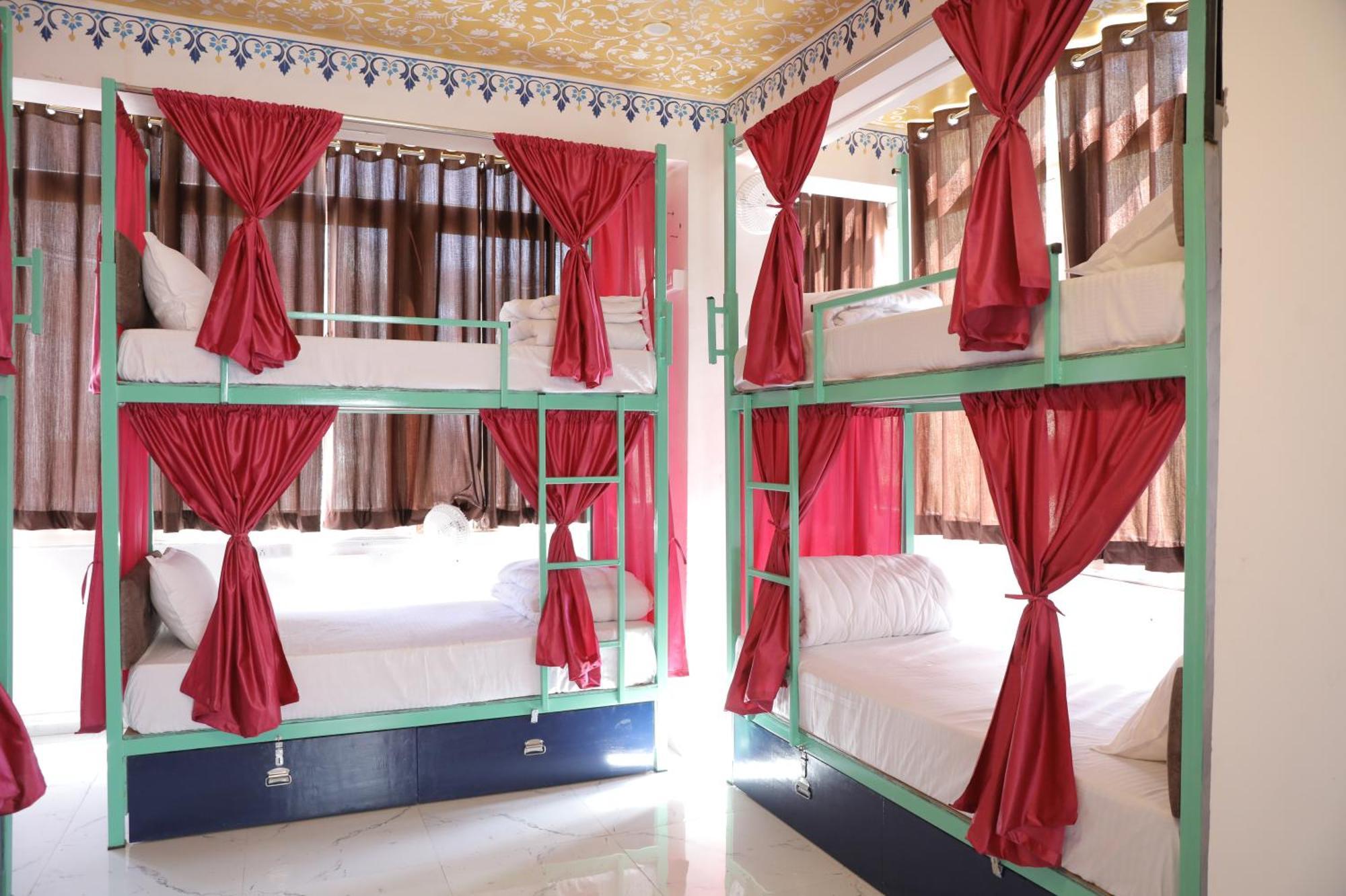 Hostel Funky Bunky Udaipur Bagian luar foto
