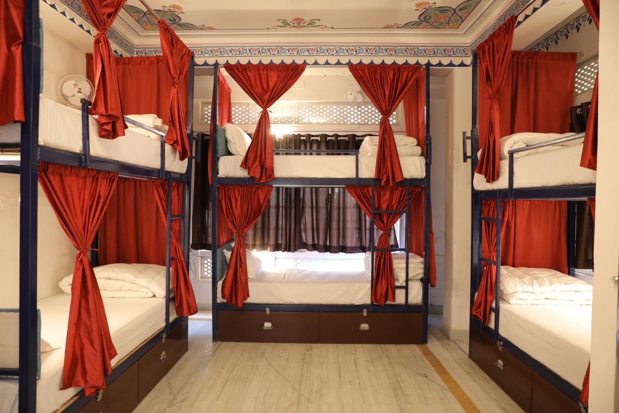 Hostel Funky Bunky Udaipur Bagian luar foto