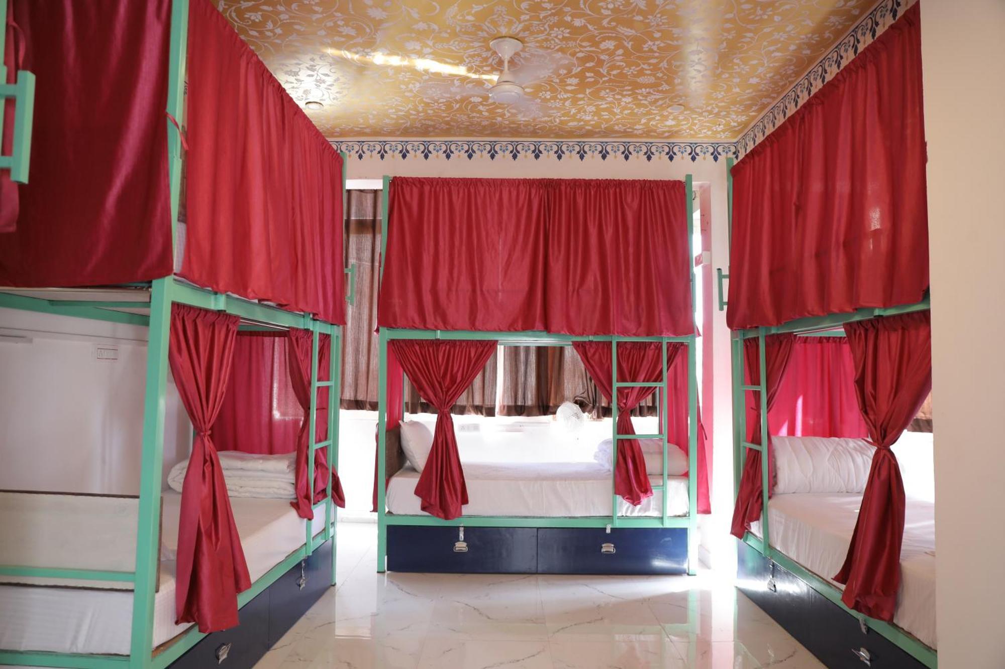 Hostel Funky Bunky Udaipur Bagian luar foto