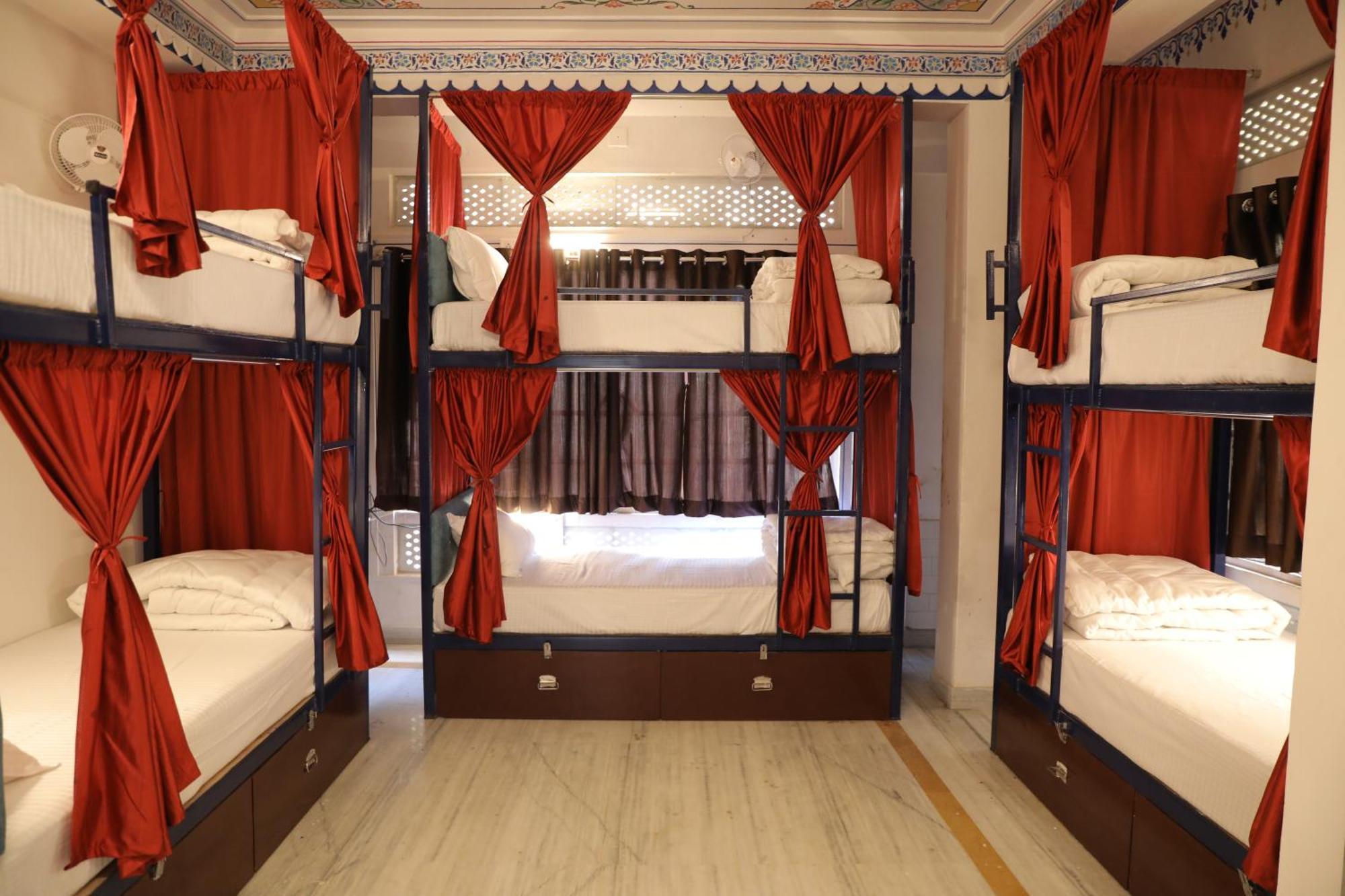 Hostel Funky Bunky Udaipur Bagian luar foto