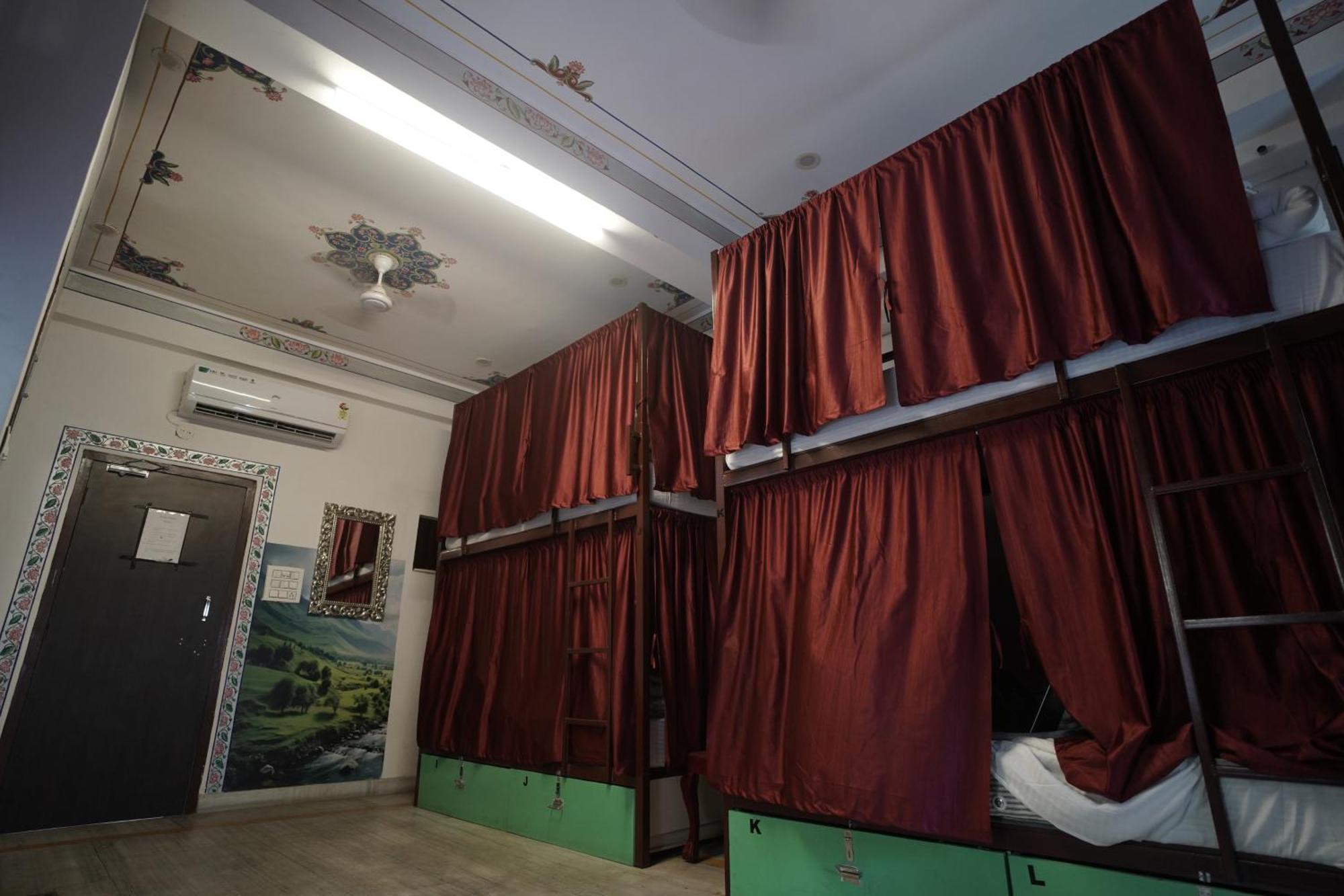 Hostel Funky Bunky Udaipur Bagian luar foto