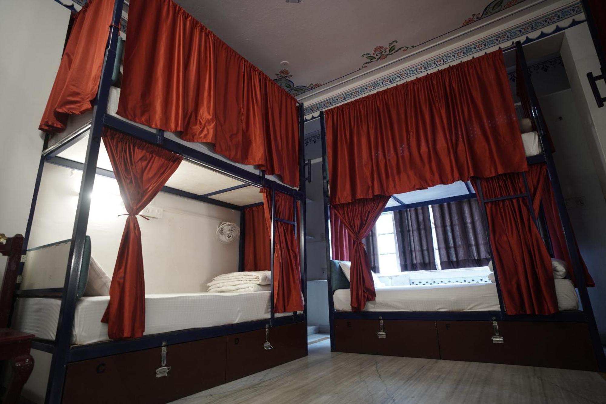 Hostel Funky Bunky Udaipur Bagian luar foto