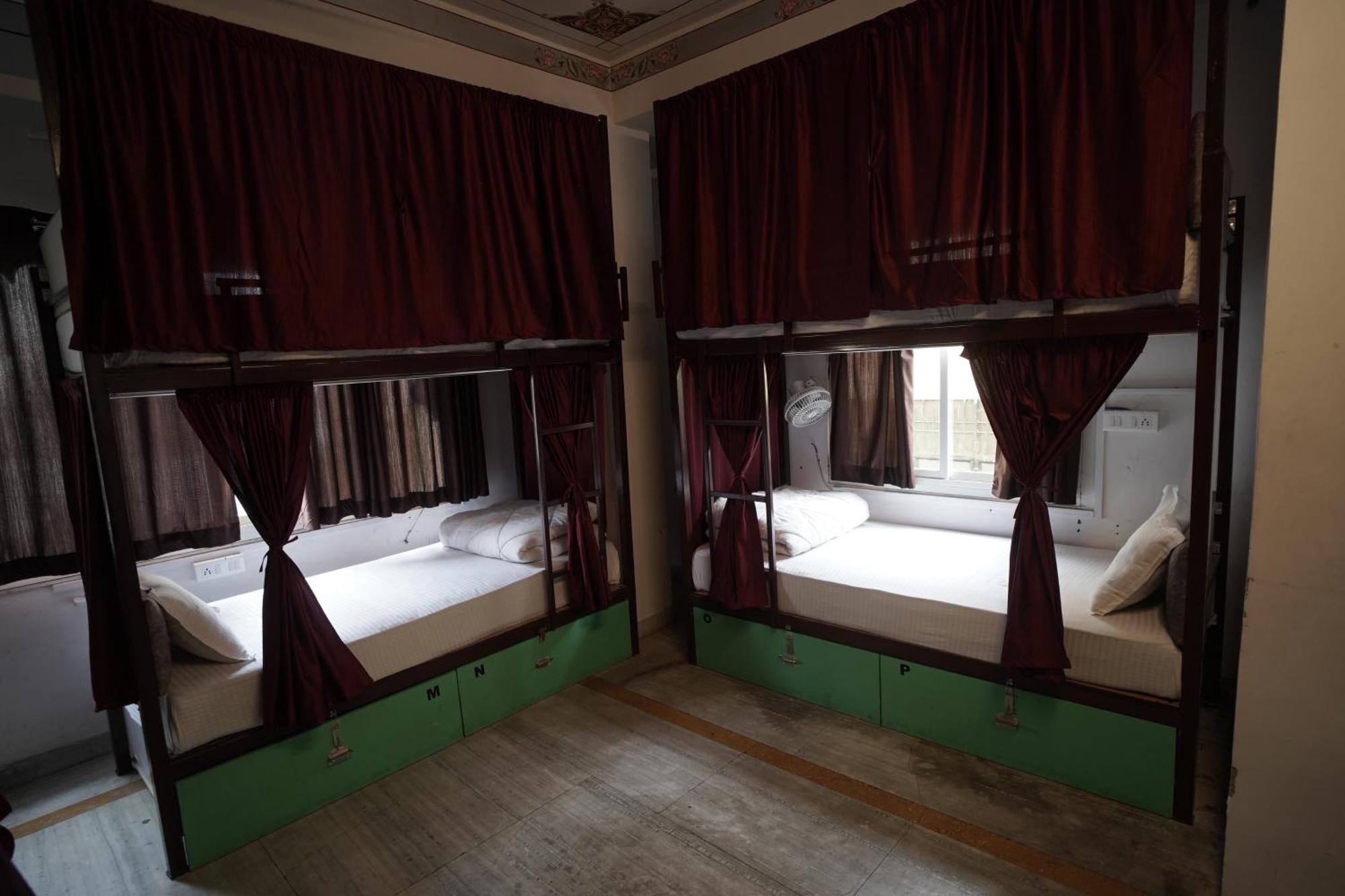 Hostel Funky Bunky Udaipur Bagian luar foto