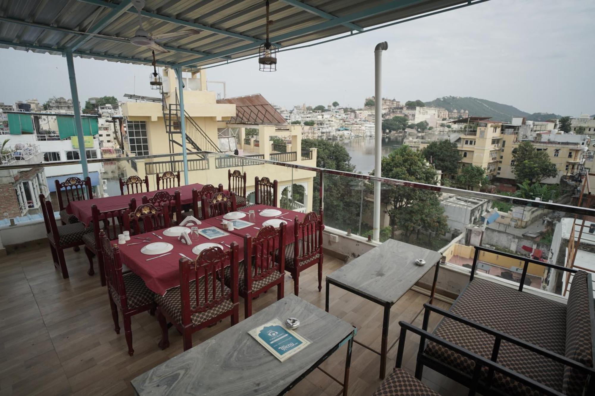 Hostel Funky Bunky Udaipur Bagian luar foto