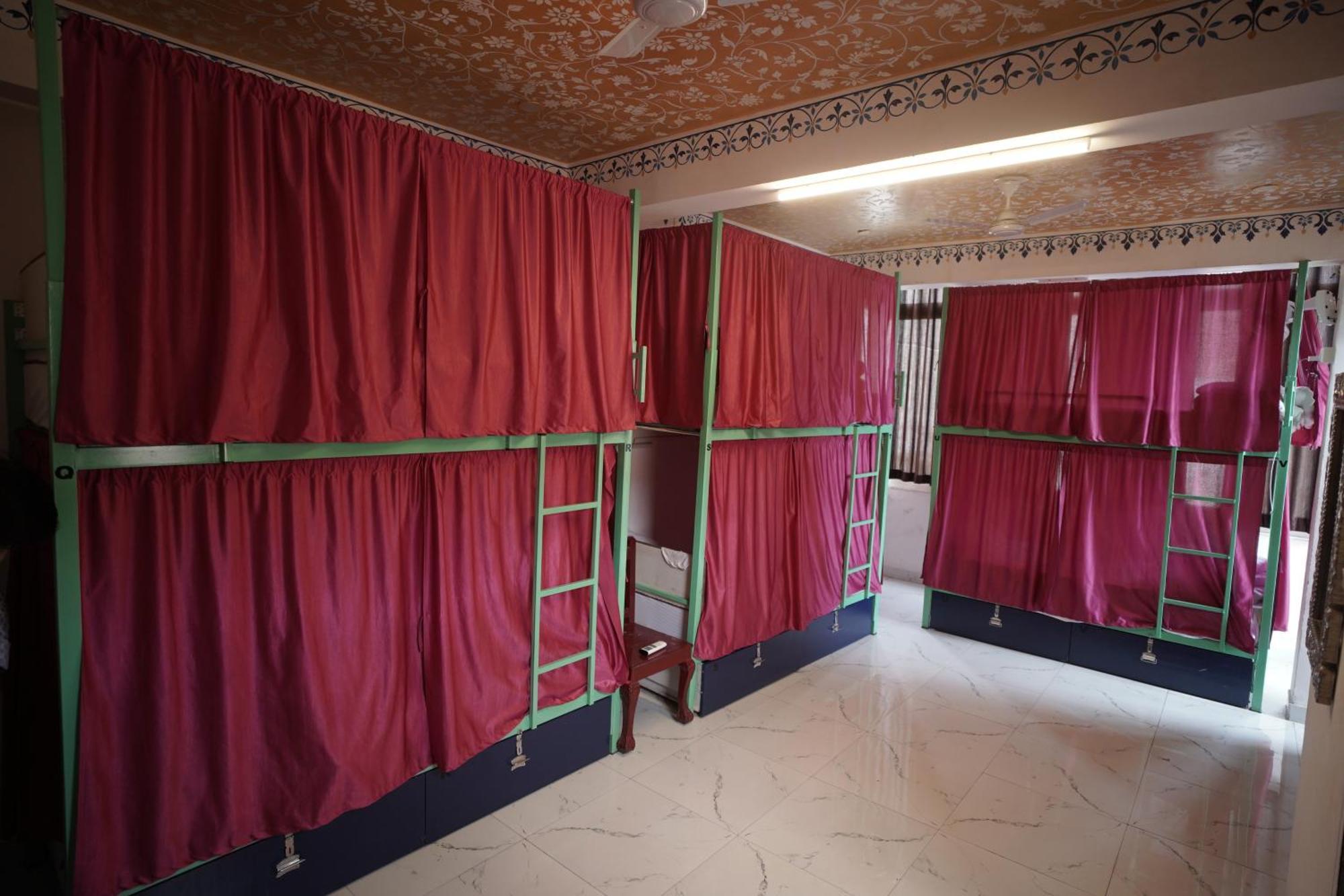 Hostel Funky Bunky Udaipur Bagian luar foto