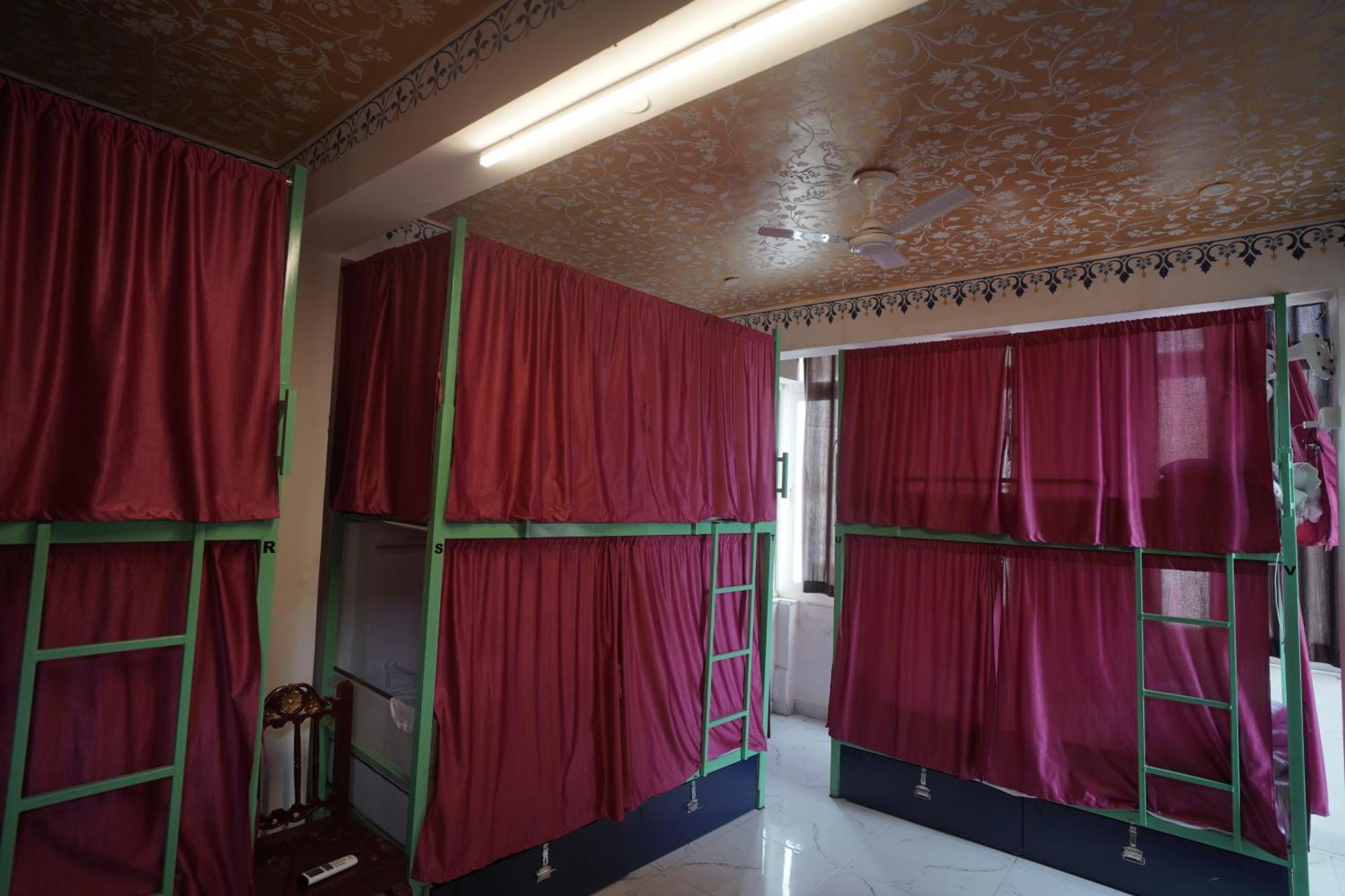 Hostel Funky Bunky Udaipur Bagian luar foto
