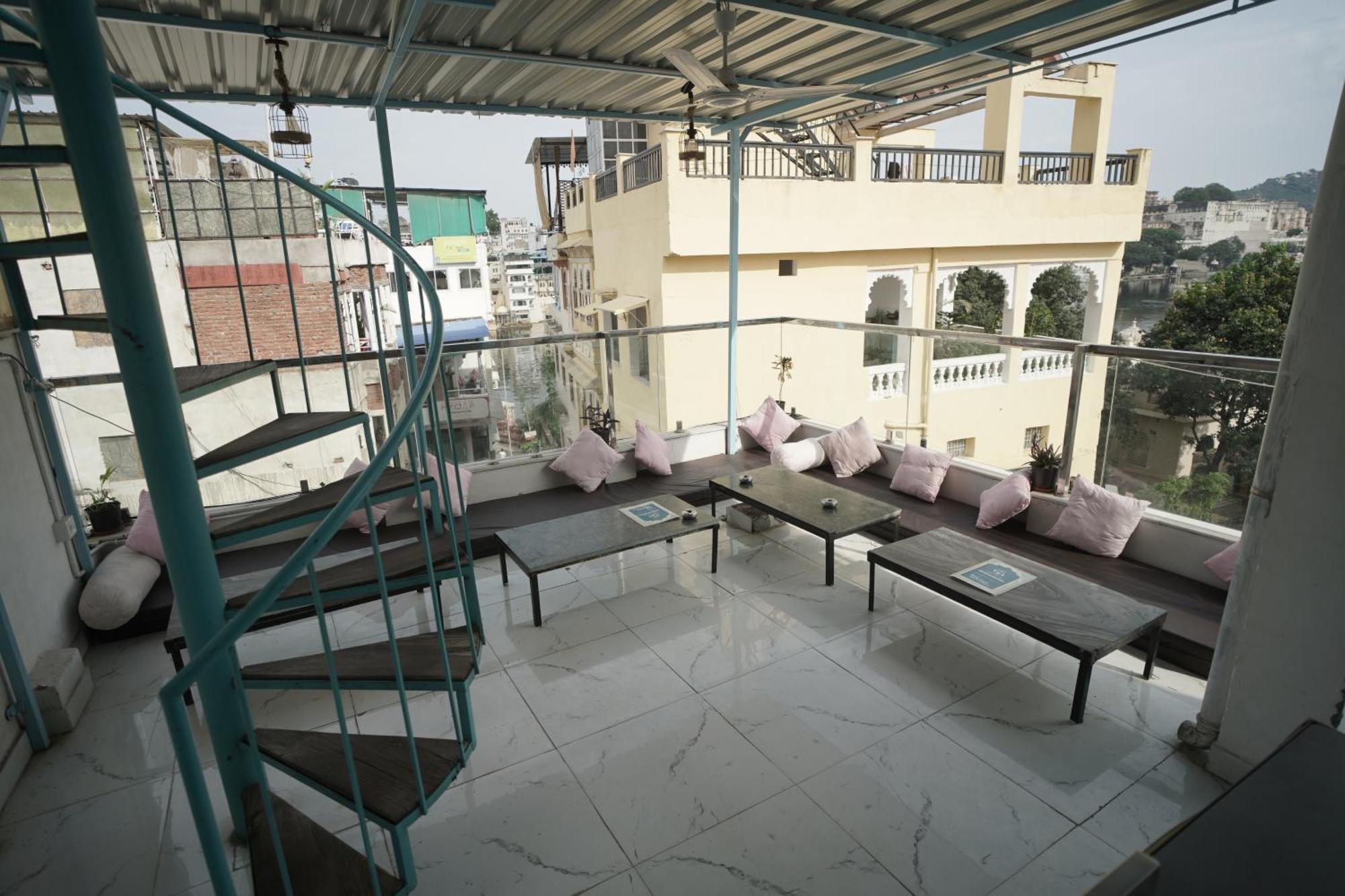 Hostel Funky Bunky Udaipur Bagian luar foto