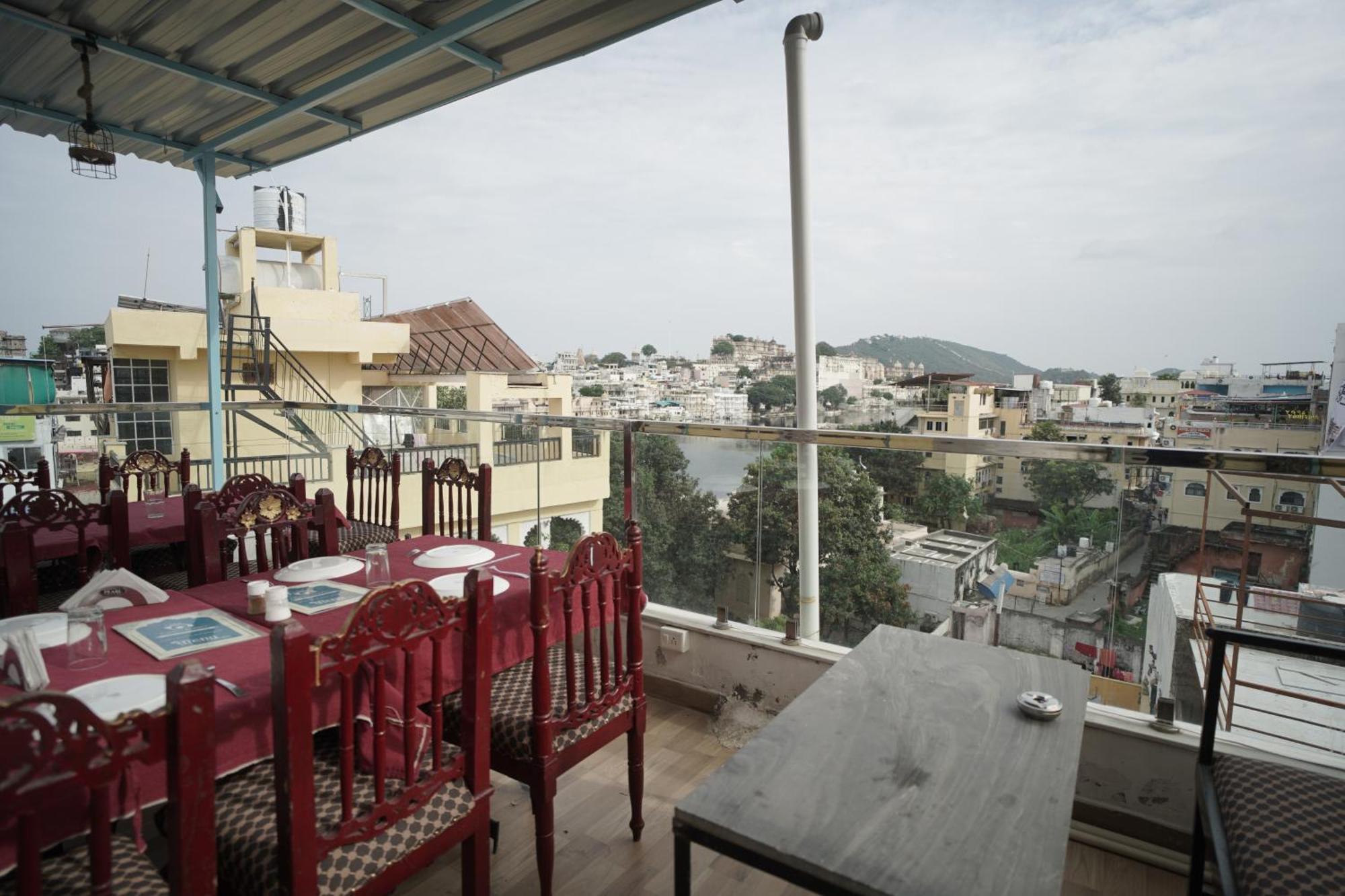 Hostel Funky Bunky Udaipur Bagian luar foto