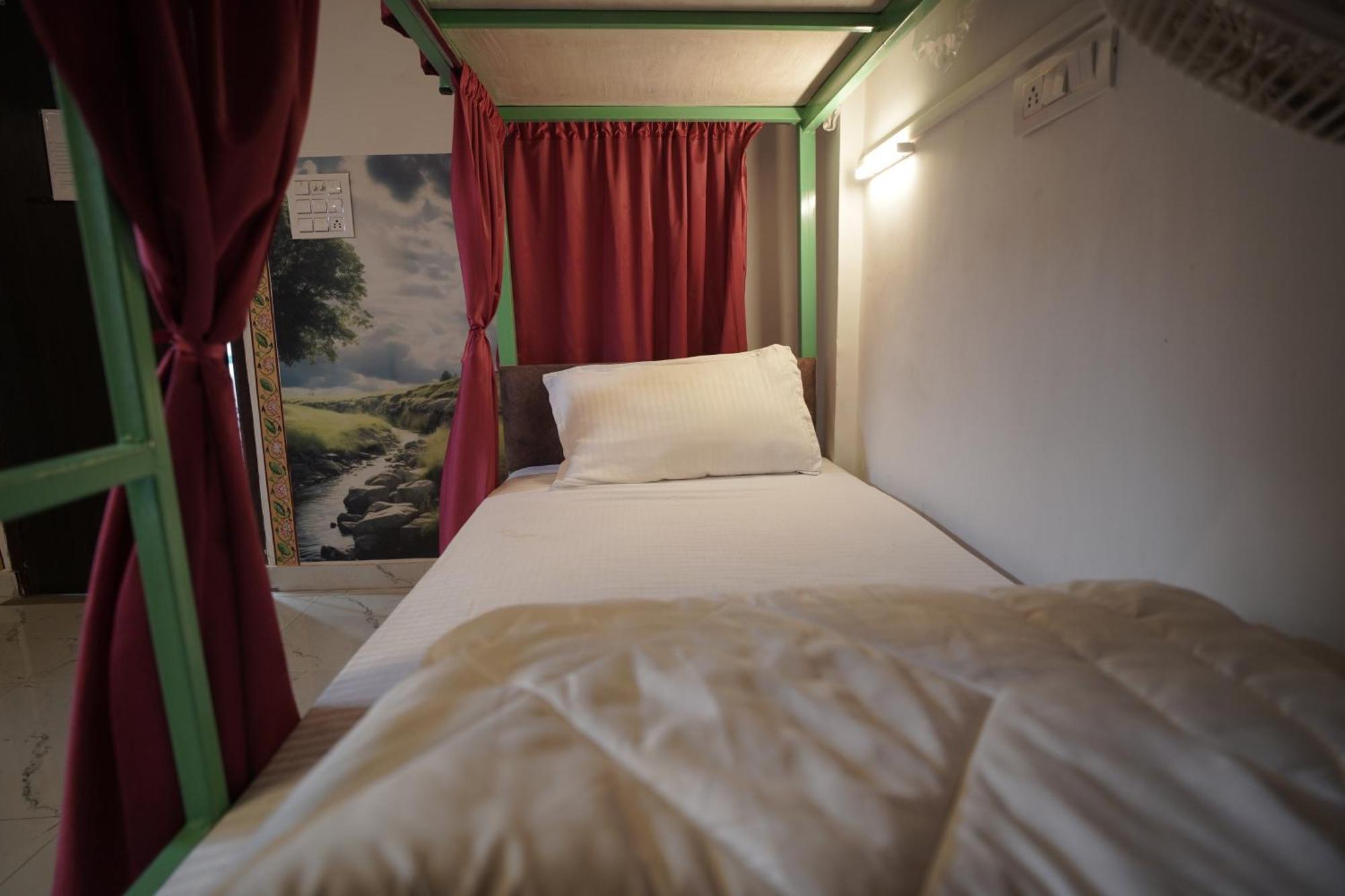 Hostel Funky Bunky Udaipur Bagian luar foto