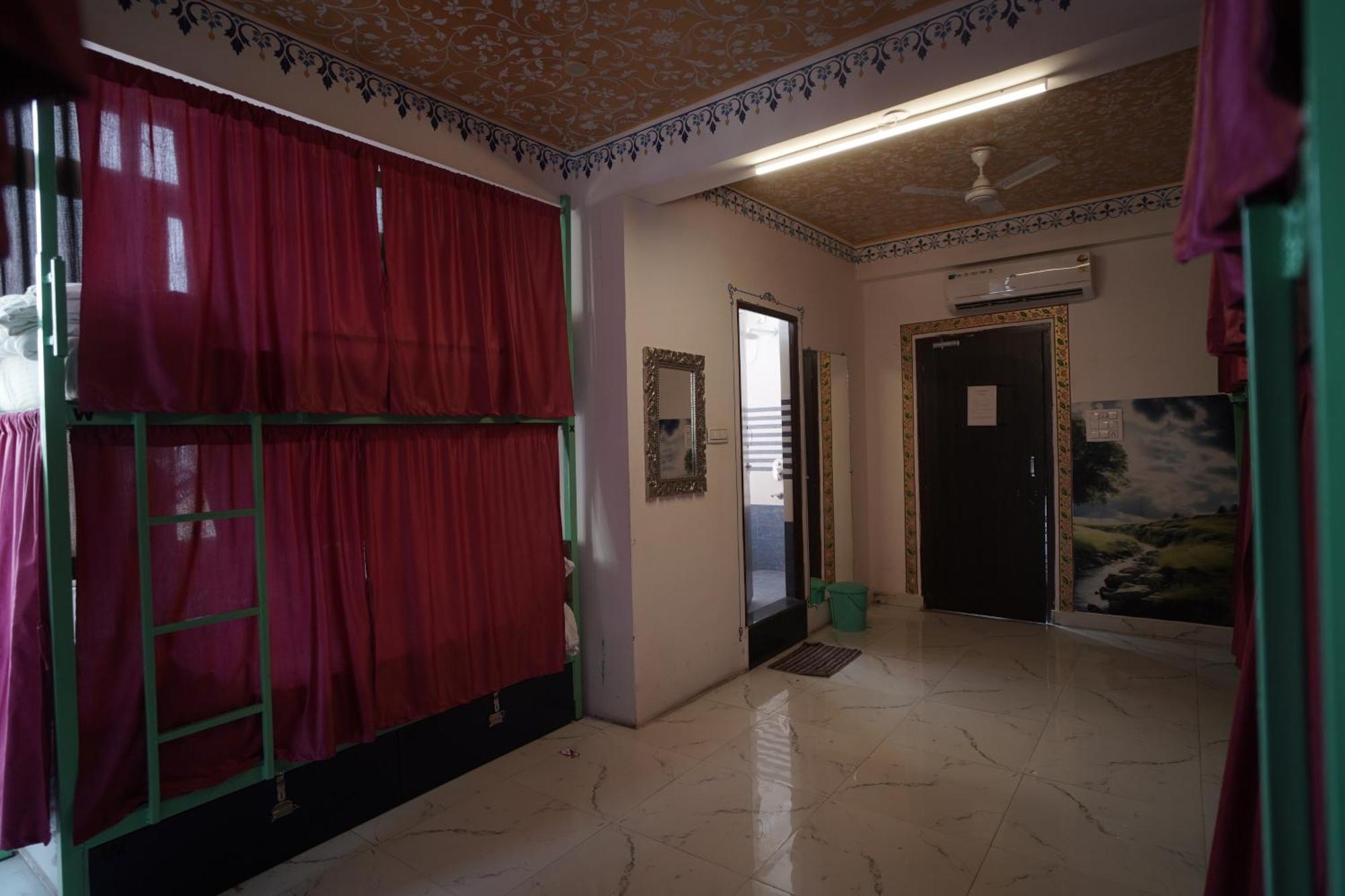 Hostel Funky Bunky Udaipur Bagian luar foto