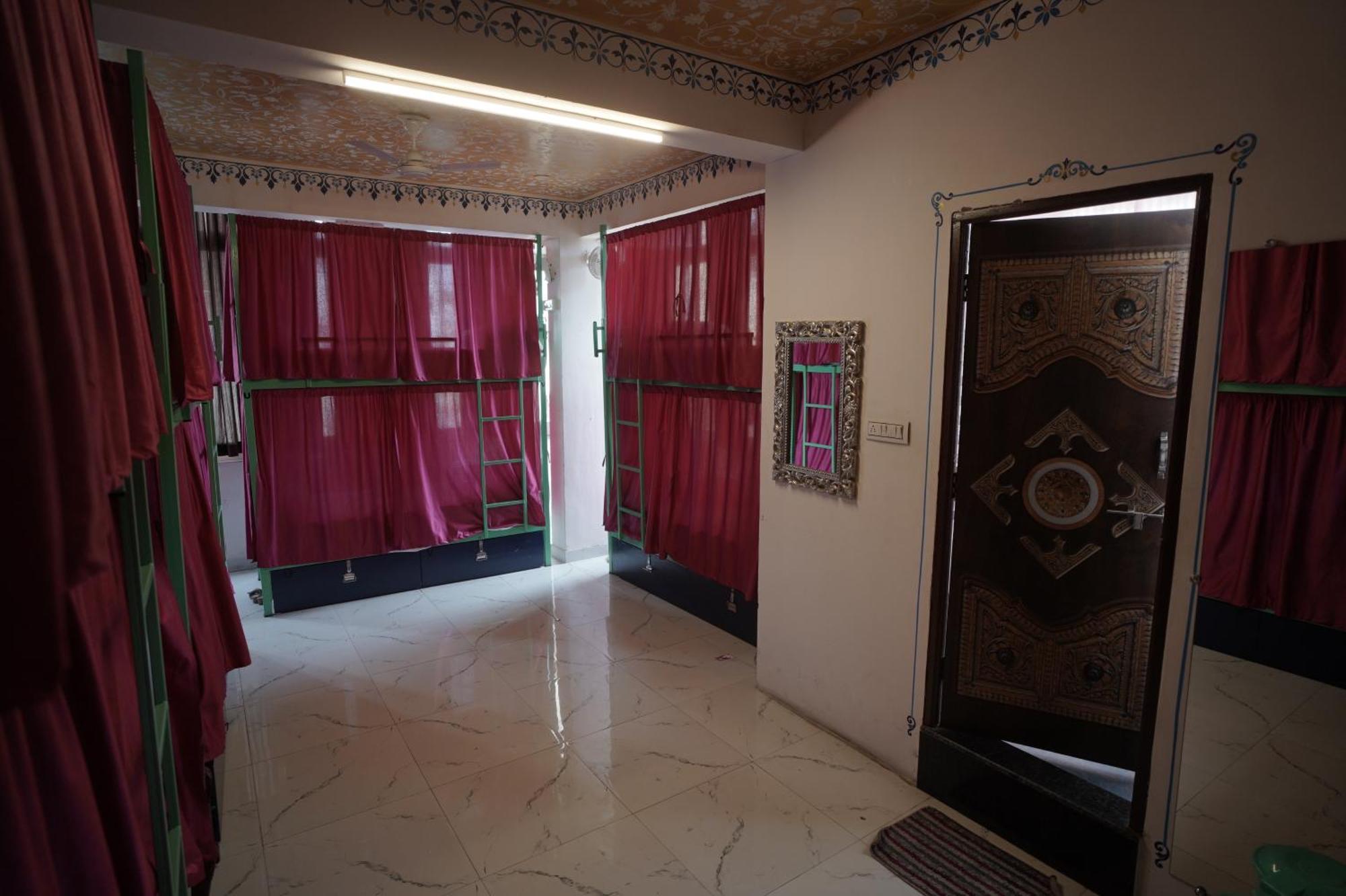 Hostel Funky Bunky Udaipur Bagian luar foto