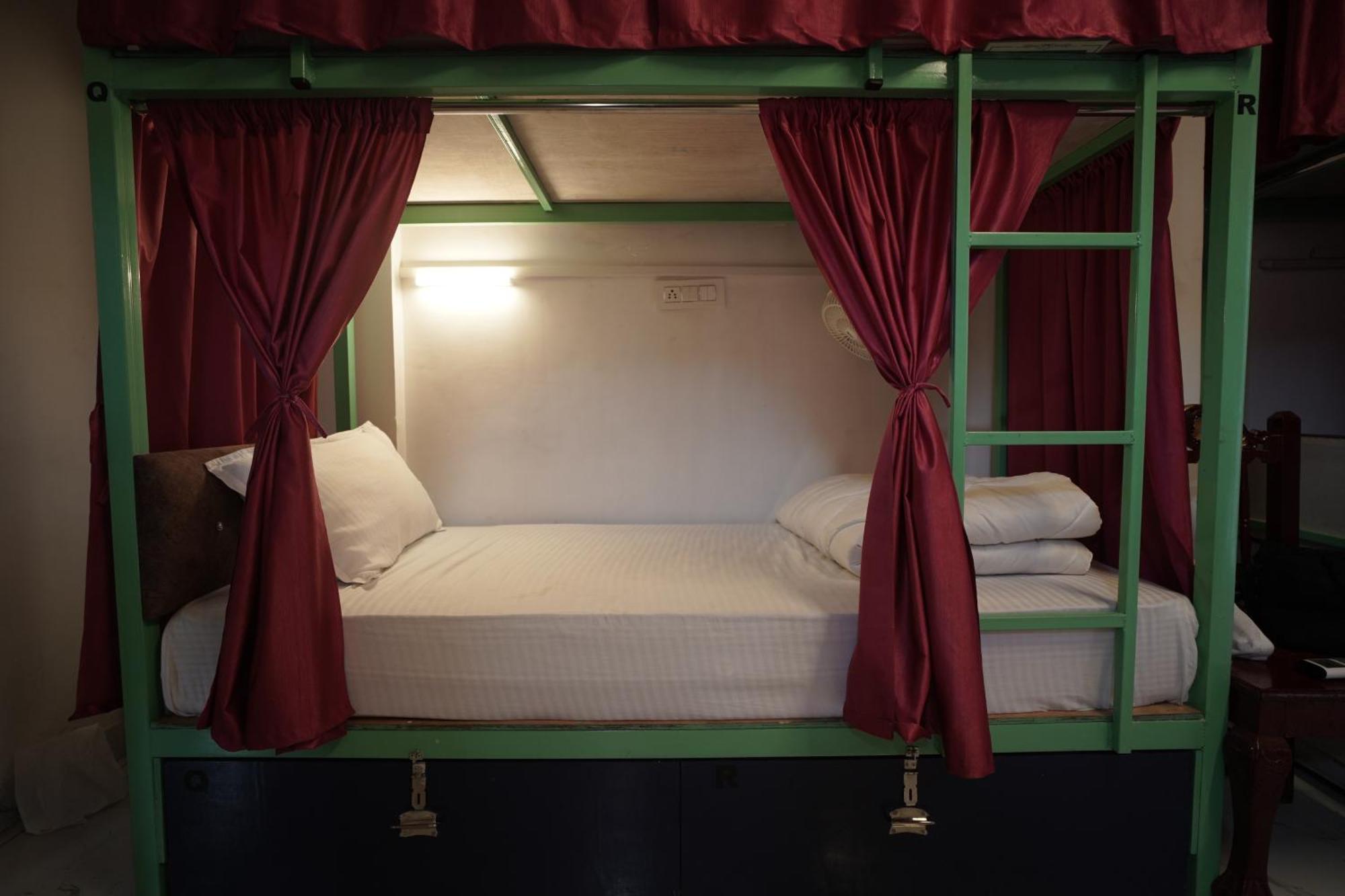 Hostel Funky Bunky Udaipur Bagian luar foto
