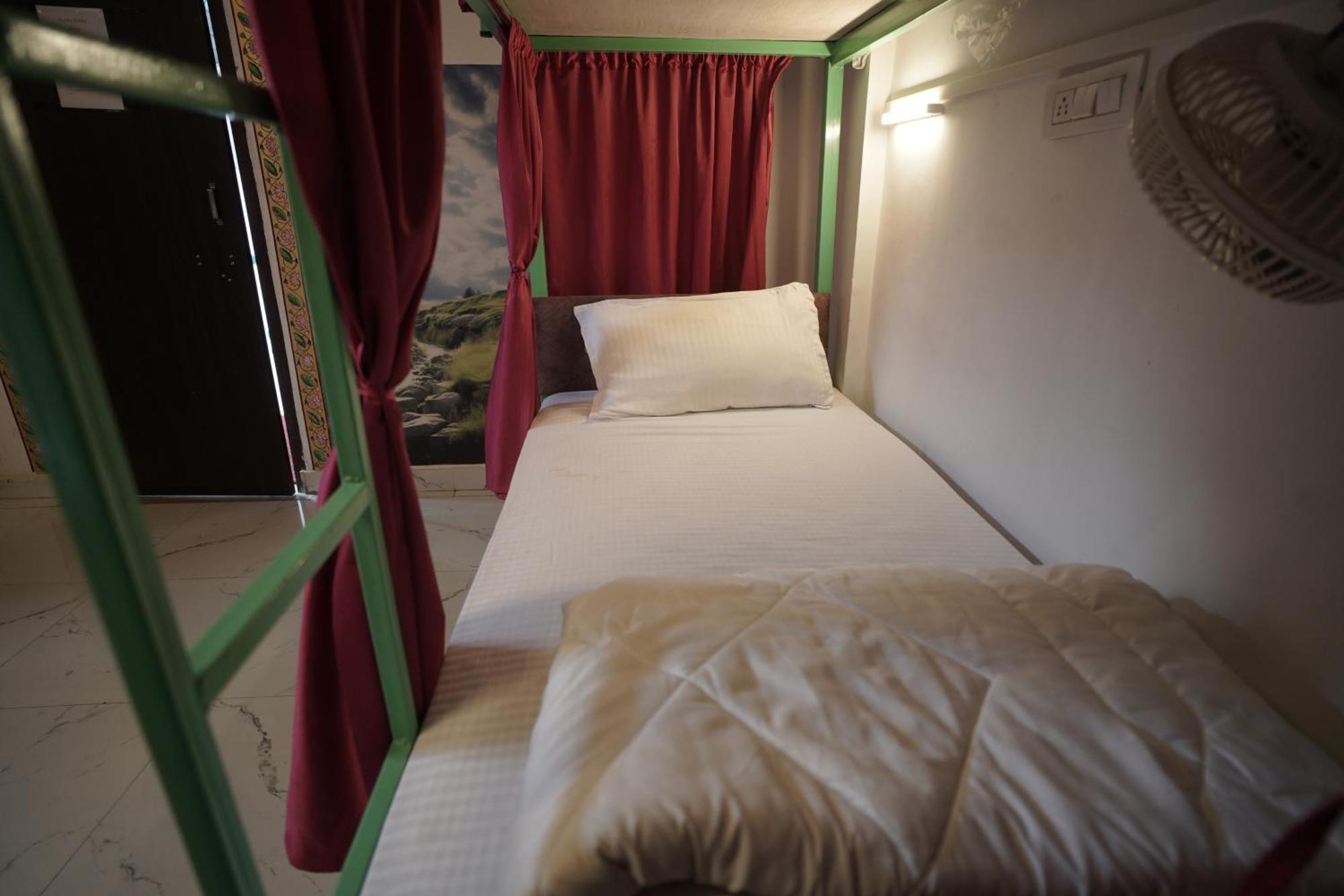 Hostel Funky Bunky Udaipur Bagian luar foto