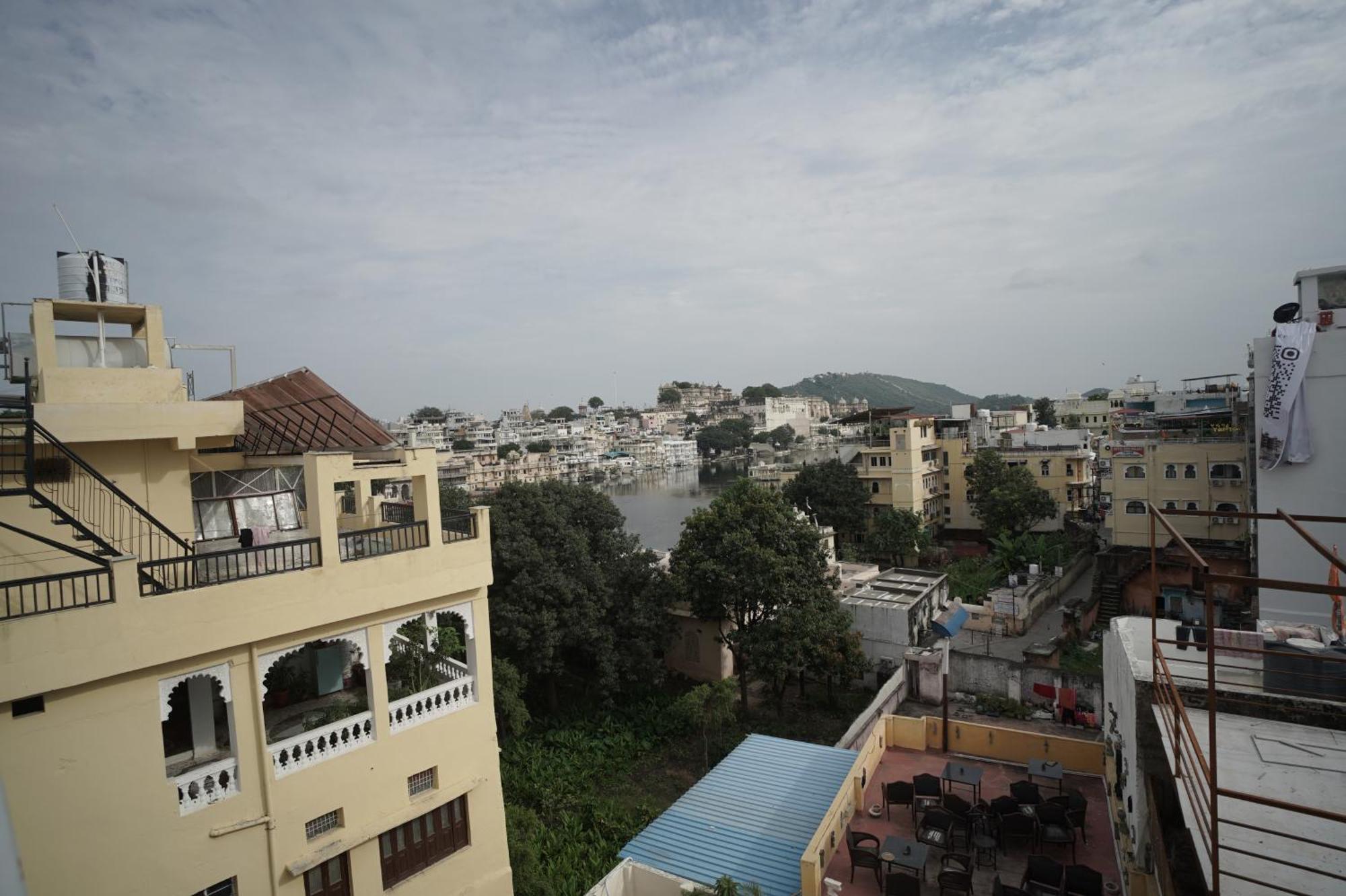 Hostel Funky Bunky Udaipur Bagian luar foto