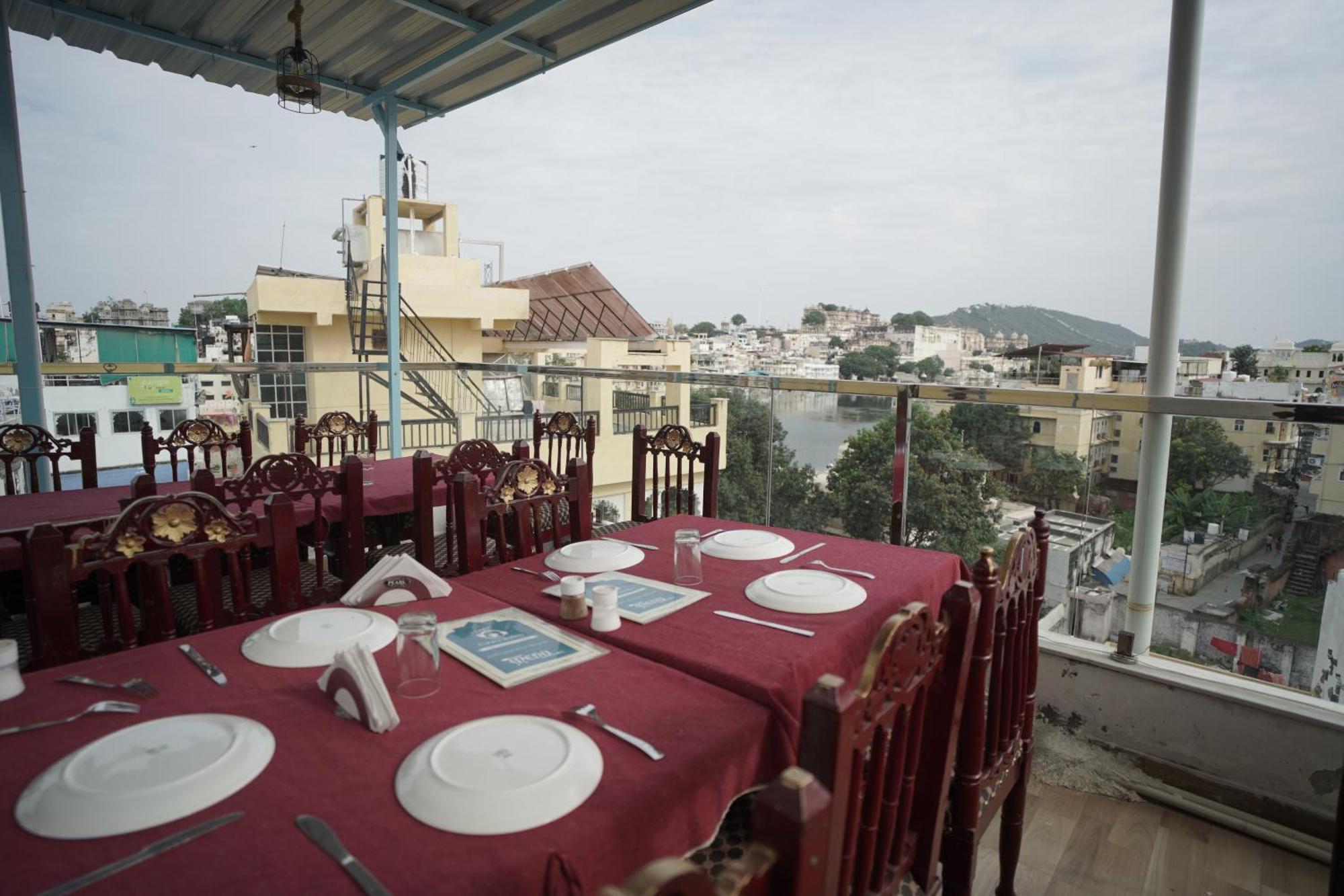 Hostel Funky Bunky Udaipur Bagian luar foto