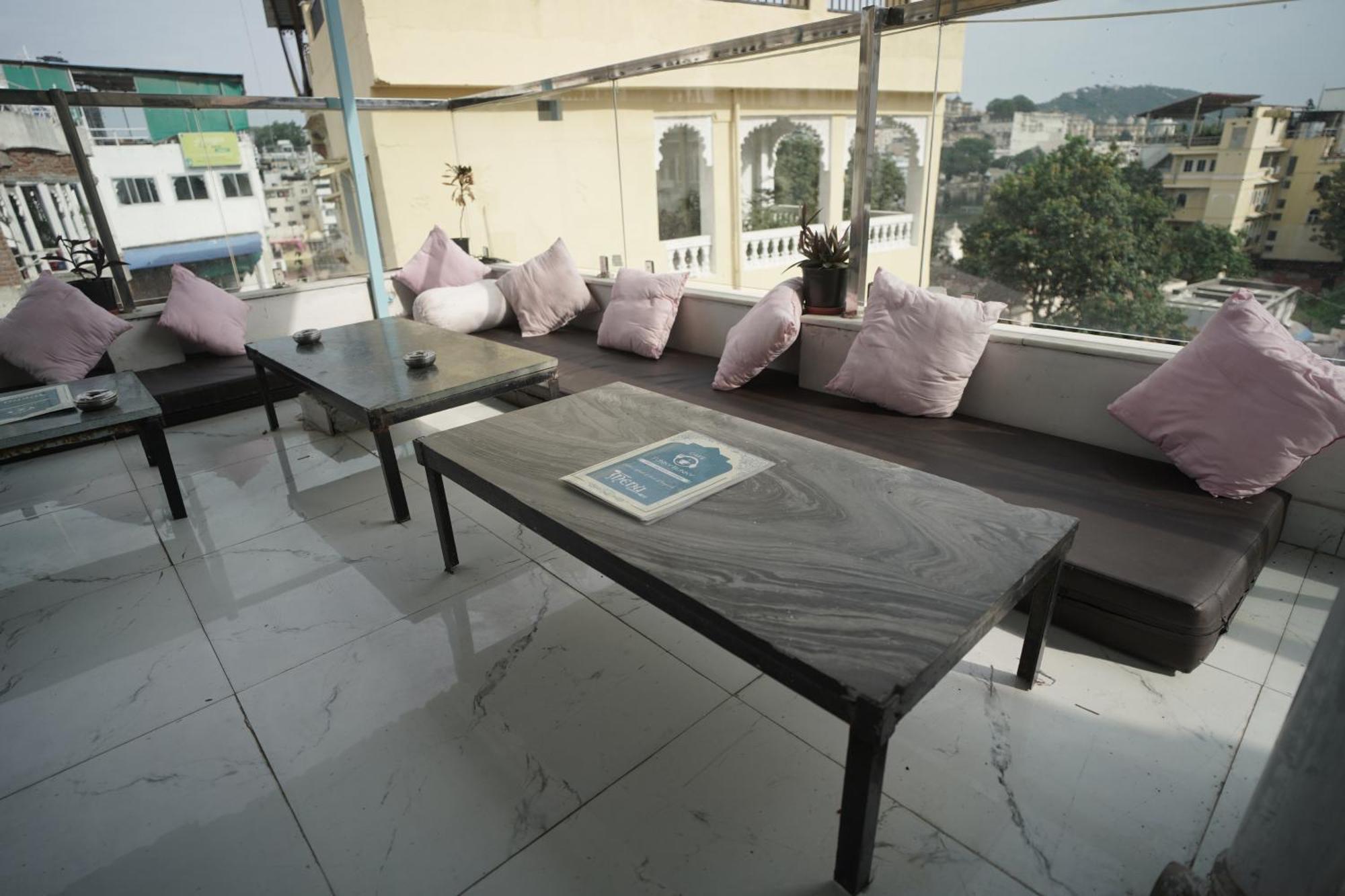 Hostel Funky Bunky Udaipur Bagian luar foto